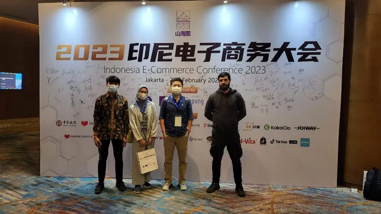 Sanasiniai team at the Indonesia E-Commerce Conference 2023